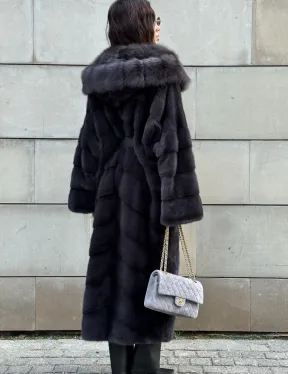 Норковая шуба в цвете графит с капюшоном из куницы