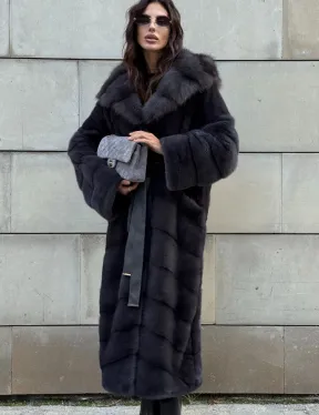 Норковая шуба в цвете графит с капюшоном из куницы