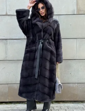 Норковая шуба в цвете графит с капюшоном из куницы