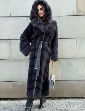 Норковая шуба в цвете графит с капюшоном из куницы