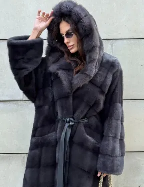 Норковая шуба в цвете графит с капюшоном из куницы