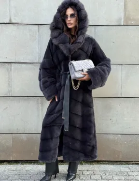 Норковая шуба в цвете графит с капюшоном из куницы