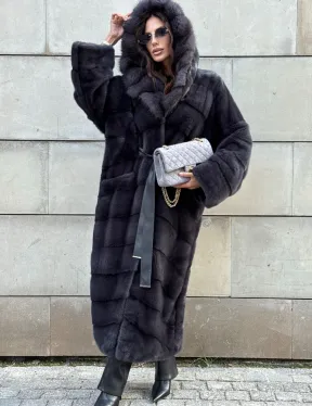 Норковая шуба в цвете графит с капюшоном из куницы