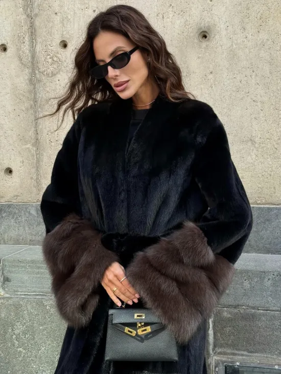 Длинная черная норковая шуба с манжетами из меха куницы