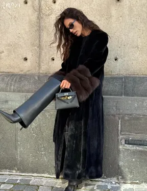 Длинная черная норковая шуба с манжетами из меха куницы