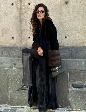 Длинная черная норковая шуба с манжетами из меха куницы