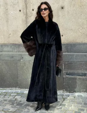 Длинная черная норковая шуба с манжетами из меха куницы