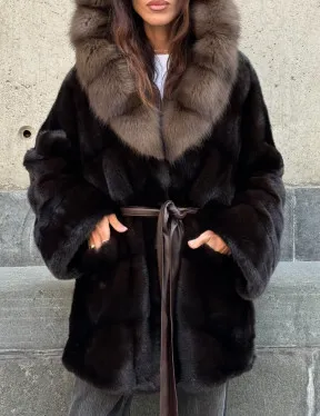 Норковый полушубок в натуральном цвете Brown с капюшоном из куницы