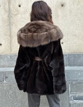 Норковый полушубок в натуральном цвете Brown с капюшоном из куницы