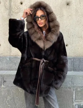 Норковый полушубок в натуральном цвете Brown с капюшоном из куницы
