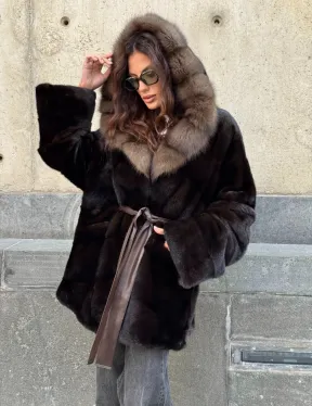 Норковый полушубок в натуральном цвете Brown с капюшоном из куницы