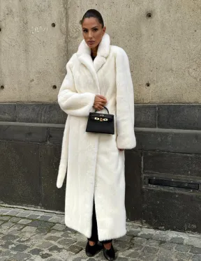 Длинная белая норковая шуба