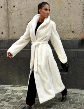 Длинная белая норковая шуба