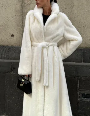 Длинная белая норковая шуба