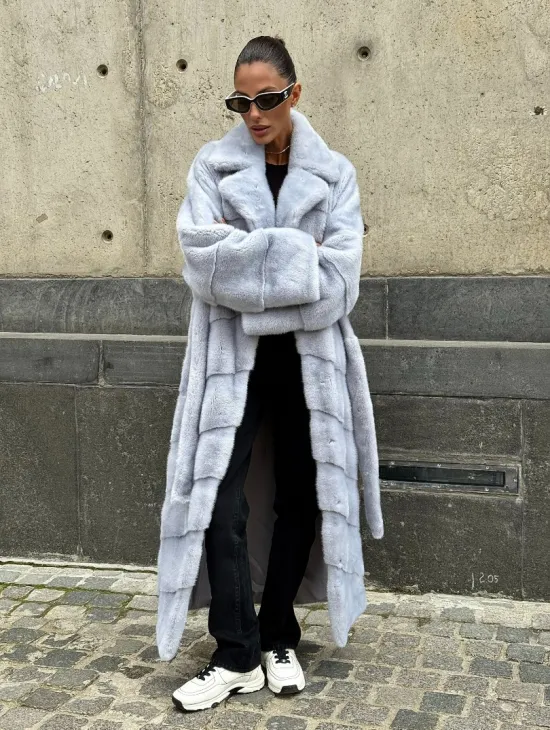 Длинная шуба из голубой скандинавской норки