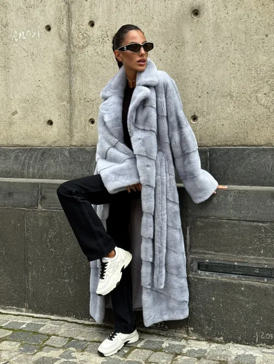 Длинная шуба из голубой скандинавской норки