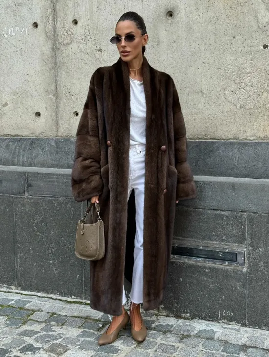 Роскошная шуба из аукционного меха норки SAGA FURS - цвет соболь