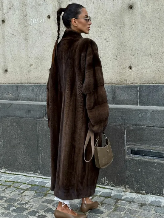 Роскошная шуба из аукционного меха норки SAGA FURS - цвет соболь