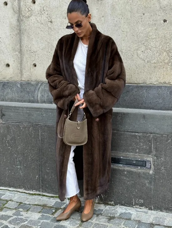 Роскошная шуба из аукционного меха норки SAGA FURS - цвет соболь