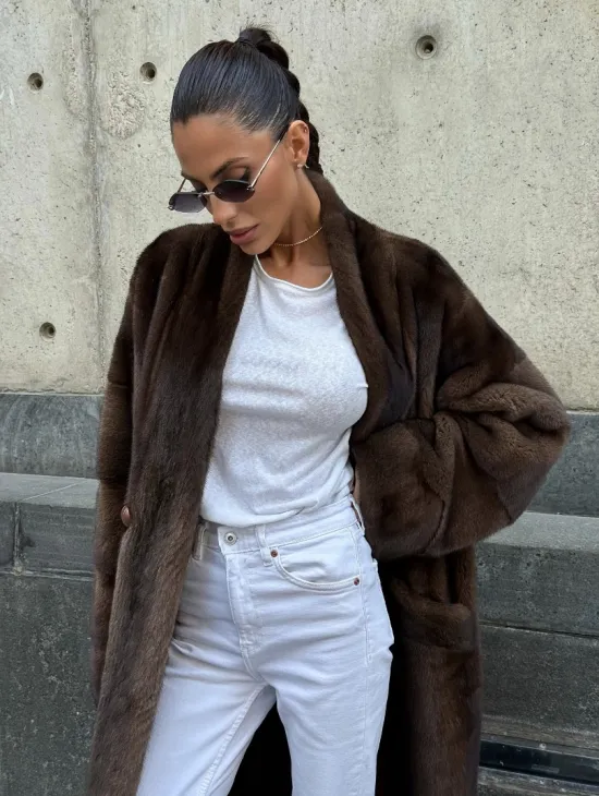 Роскошная шуба из аукционного меха норки SAGA FURS - цвет соболь