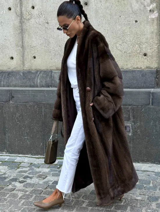 Роскошная шуба из аукционного меха норки SAGA FURS - цвет соболь