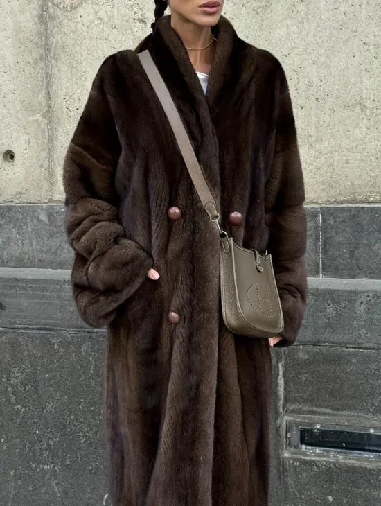 Роскошная шуба из аукционного меха норки SAGA FURS - цвет соболь