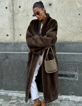 Роскошная шуба из аукционного меха норки SAGA FURS - цвет соболь