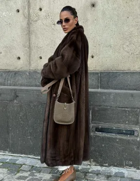 Роскошная шуба из аукционного меха норки SAGA FURS - цвет соболь