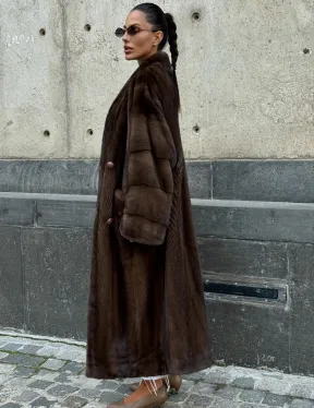 Роскошная шуба из аукционного меха норки SAGA FURS - цвет соболь