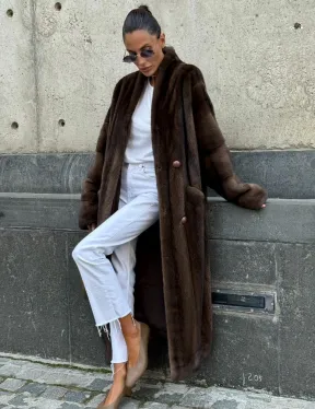 Роскошная шуба из аукционного меха норки SAGA FURS - цвет соболь