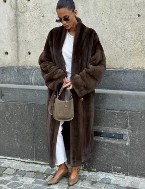 Роскошная шуба из аукционного меха норки SAGA FURS - цвет соболь