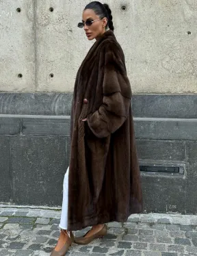 Роскошная шуба из аукционного меха норки SAGA FURS - цвет соболь