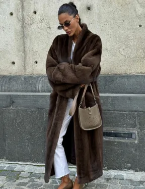 Роскошная шуба из аукционного меха норки SAGA FURS - цвет соболь