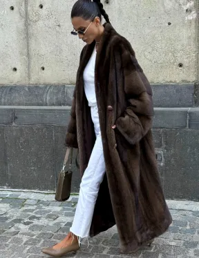 Роскошная шуба из аукционного меха норки SAGA FURS - цвет соболь