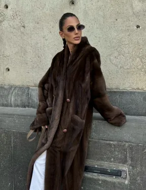 Роскошная шуба из аукционного меха норки SAGA FURS - цвет соболь