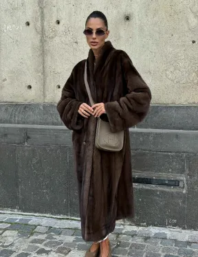 Роскошная шуба из аукционного меха норки SAGA FURS - цвет соболь