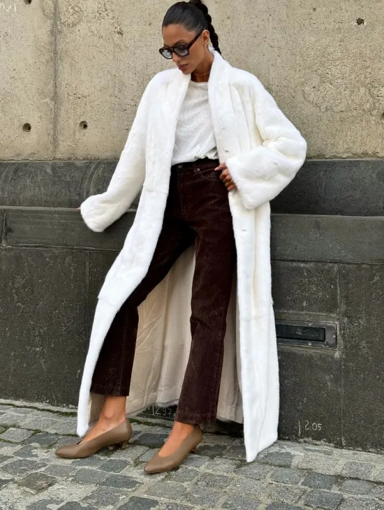 Классический стиль, белая норковая шуба - мех SAGA