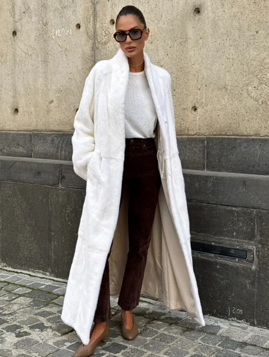 Классический стиль, белая норковая шуба - мех SAGA