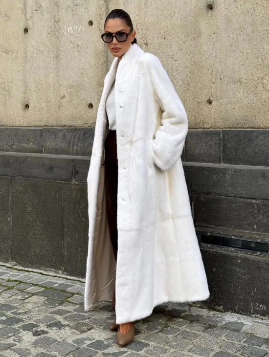 Классический стиль, белая норковая шуба - мех SAGA