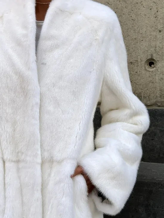 Классический стиль, белая норковая шуба - мех SAGA