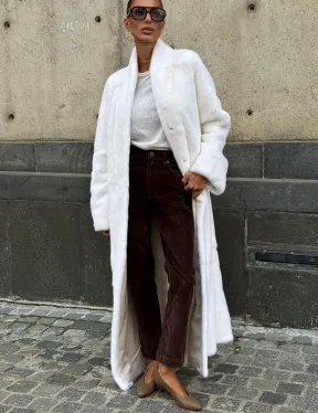 Классический стиль, белая норковая шуба - мех SAGA