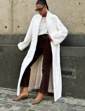 Классический стиль, белая норковая шуба - мех SAGA