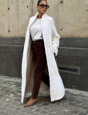 Классический стиль, белая норковая шуба - мех SAGA