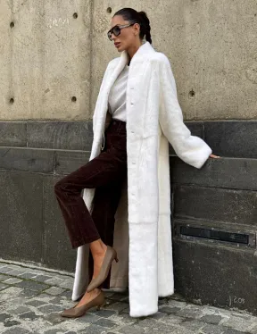 Классический стиль, белая норковая шуба - мех SAGA