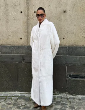 Классический стиль, белая норковая шуба - мех SAGA