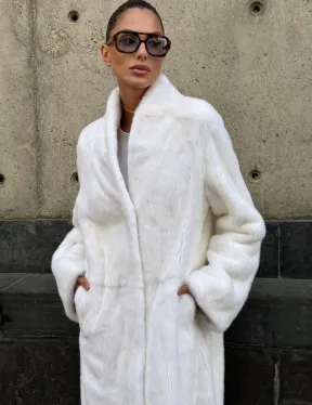 Классический стиль, белая норковая шуба - мех SAGA