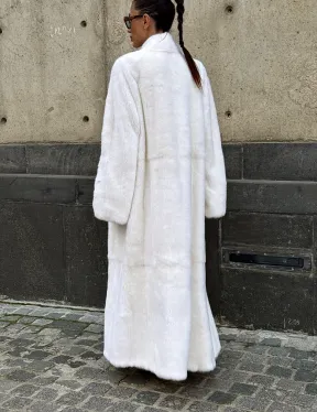 Классический стиль, белая норковая шуба - мех SAGA