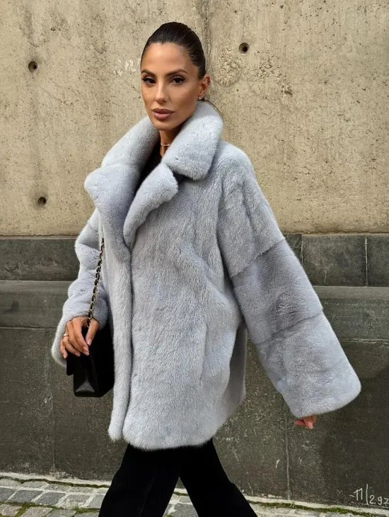 Элегантный полушубок из скандинавской норки небесно-голубого оттенка
