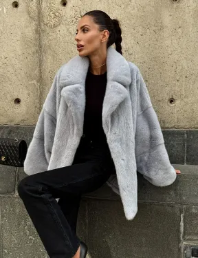 Элегантный полушубок из скандинавской норки небесно-голубого оттенка