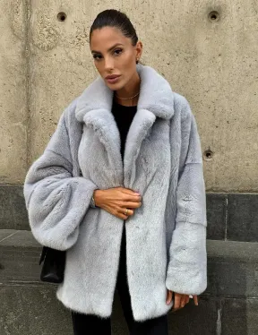 Элегантный полушубок из скандинавской норки небесно-голубого оттенка